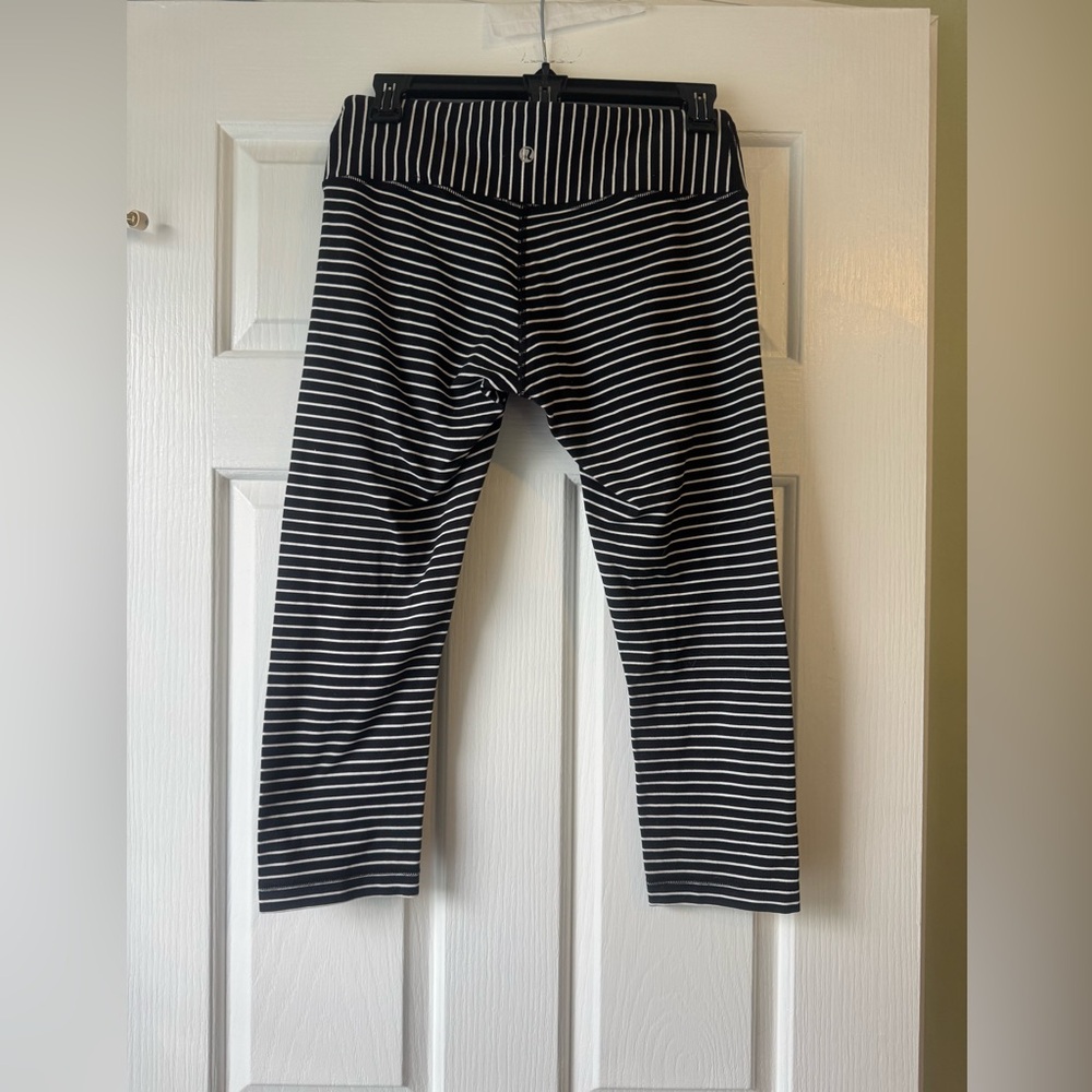 LULULEMON “Wunder Under Crop Leggings” stripes black and white Workout - Picture 8 of 8